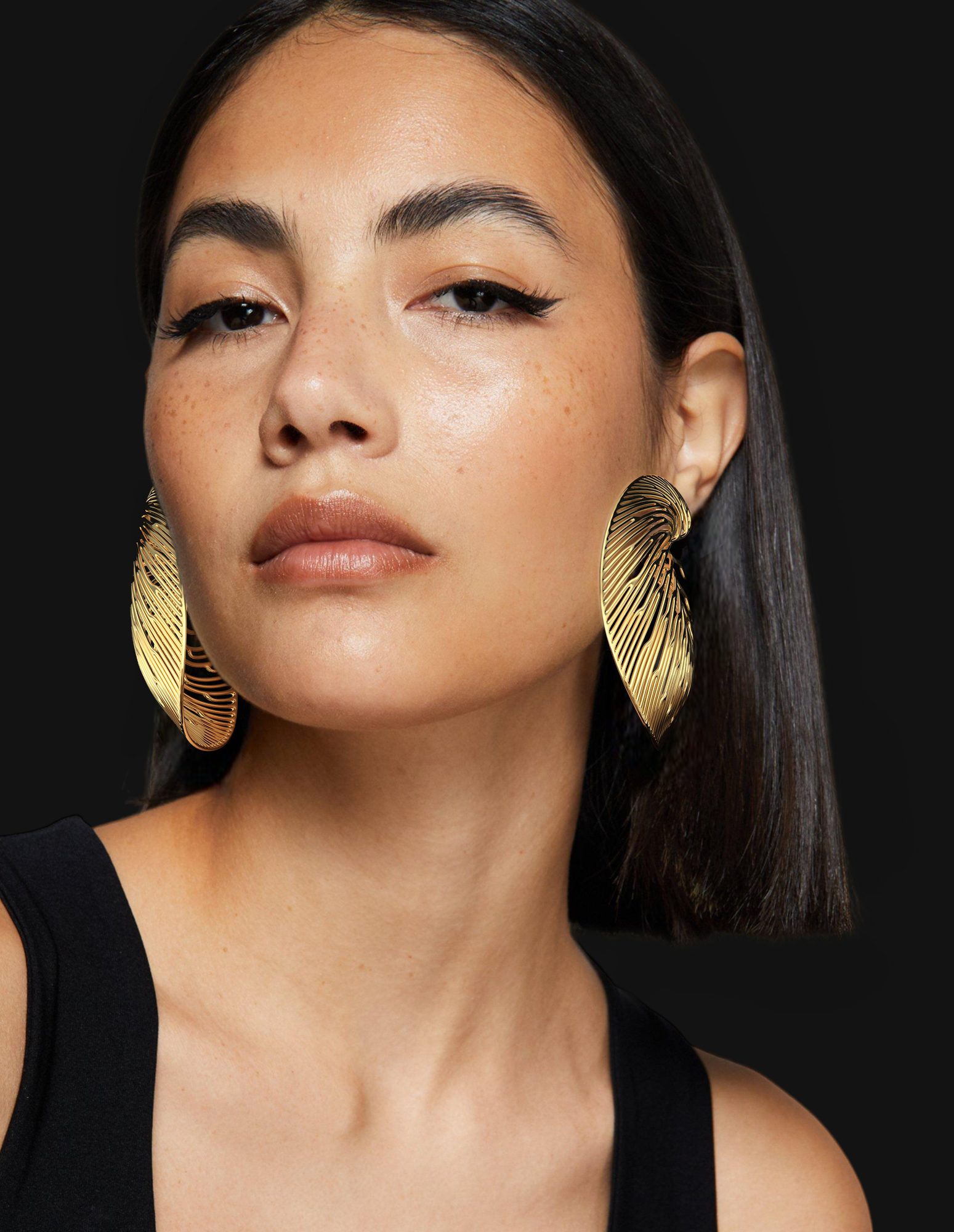 How Chunky Gold Earrings Elevate Your Style