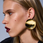 Street Style Outfits With Chunky Gold Earrings