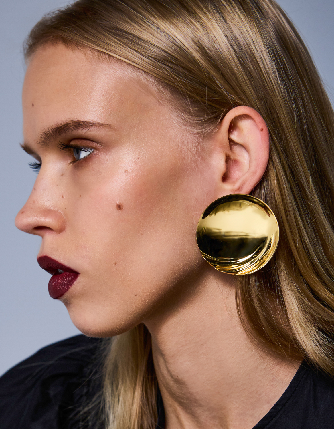 Street Style Outfits With Chunky Gold Earrings