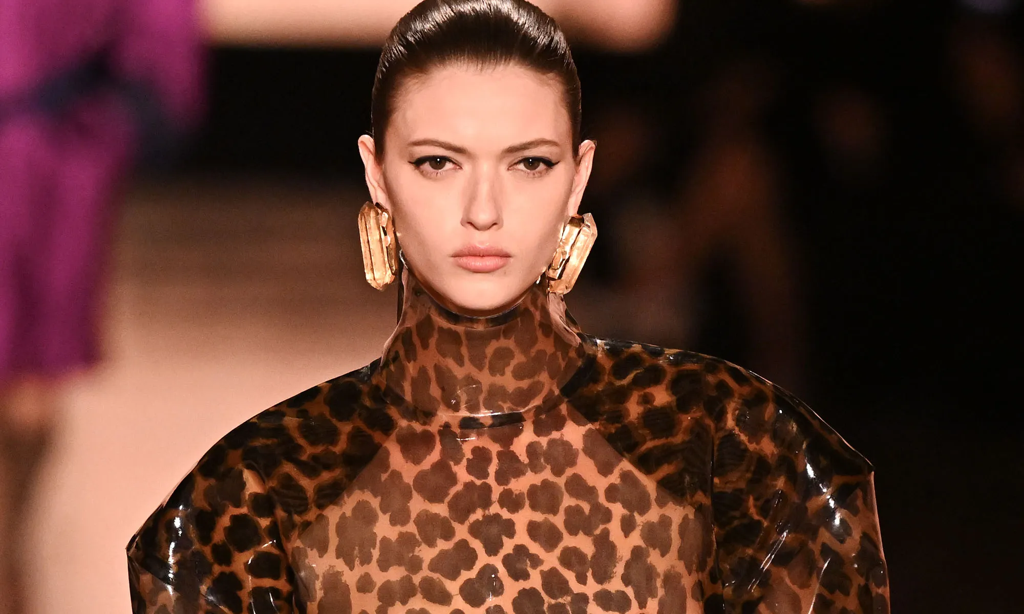 Elegant Outfit Ideas With Chunky Gold Earrings